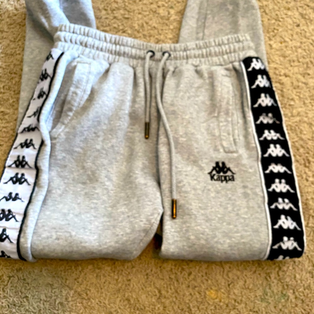 kappa sweatpants opposite colours on legs